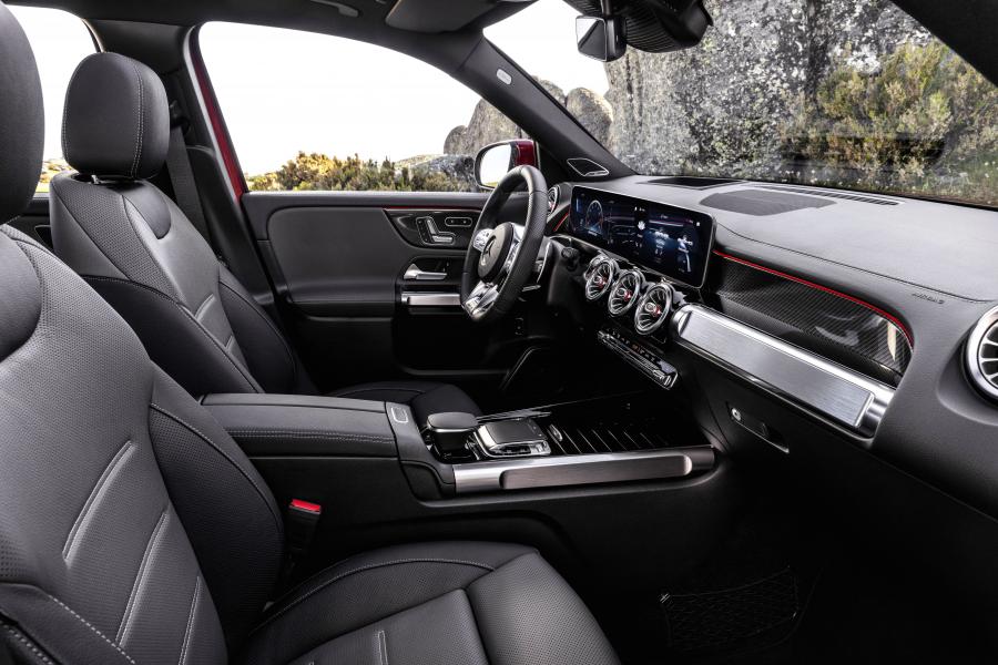 Интерьер Mercedes-AMG GLB35 4Matic (X247) 2019 года  (WW) (фото 23 из 47)